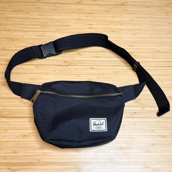 Herschel Supply Company Other - Herschel Supply Company Black Zip Up Crossbody / Waist Belt Bag Fanny Pack